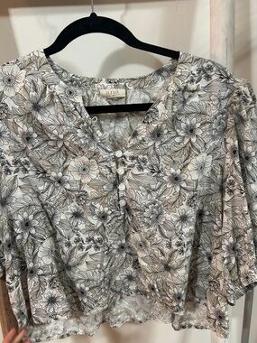 a.n.a Black & White Floral Button-Front Blouse